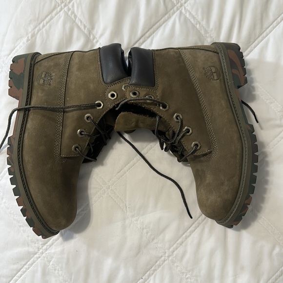 Timberlands - Picture 3 of 4